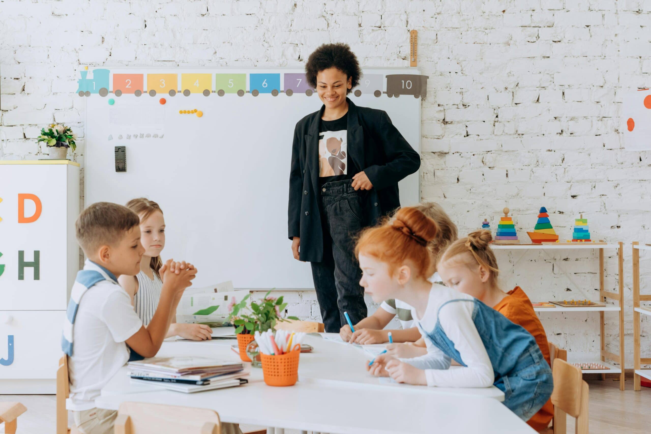 Your Child's Natural Way Of Learning (It's Not What Traditional Schools Do) 2 A bright Schola Vera Classroom with children exploring on their own by using their natural way of learning.